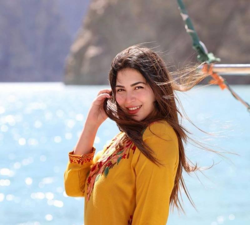 Naimal Khawar looks breathtaking in new viral&nbsp;video